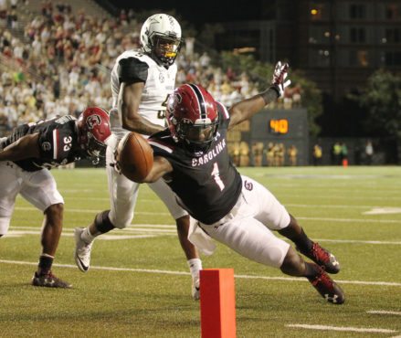 South Carolina's Deebo Samuel dives for a touchdown against Vanderbilt during fourth-quarter action in Nashville, Tenn. on Thursday, Sept. 1, 2016. (Travis Bell/SIDELINE CAROLINA)